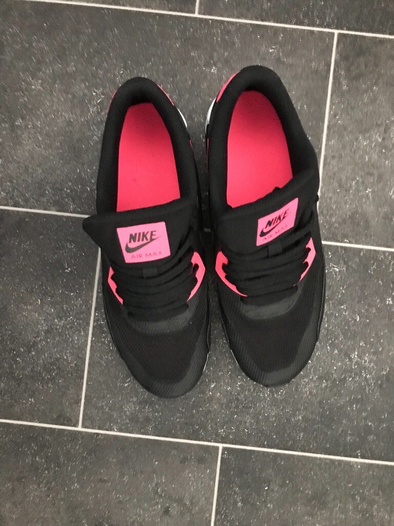 womens nike trainers size 5.5